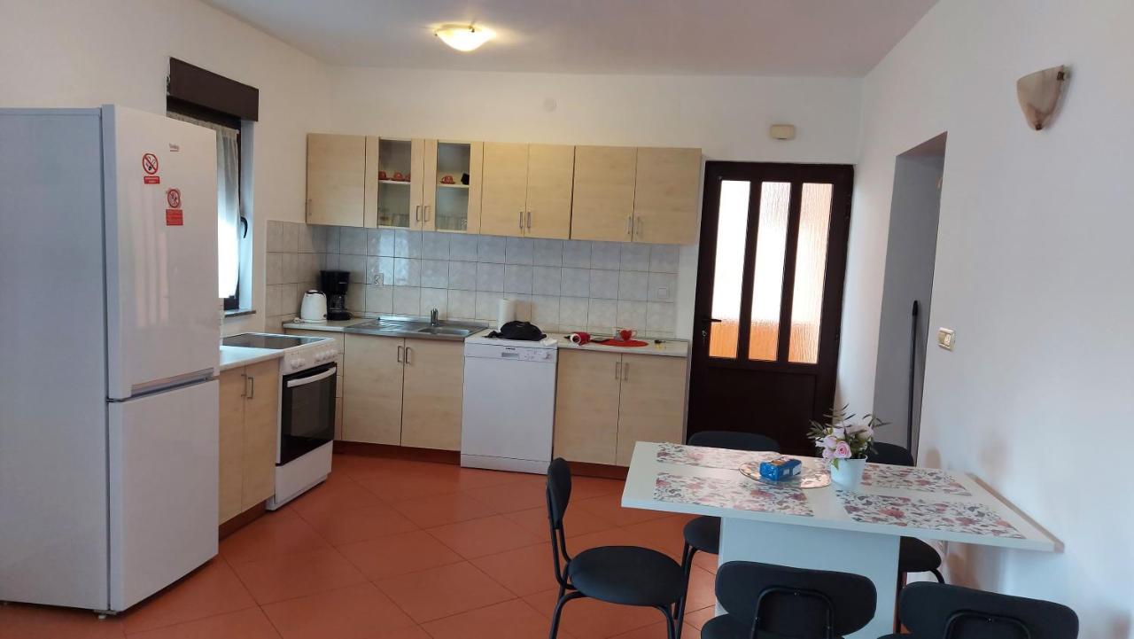 Apartman Porat Apartment Пула Екстериор снимка